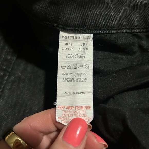 Pretty Little Thing Mom Jeans - Picture 6 of 6